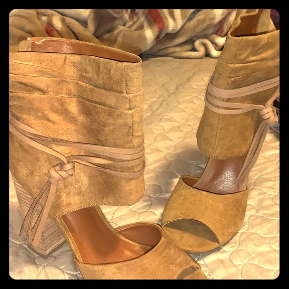 Dolce Vita Shoes - Heel booties